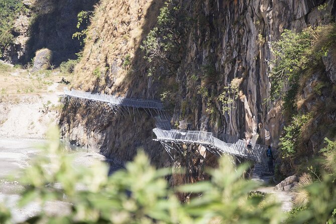 10 Days Manaslu Circuit Trek in Larke La Pass - Safety and altitude support: the oximeter and the smart safety net