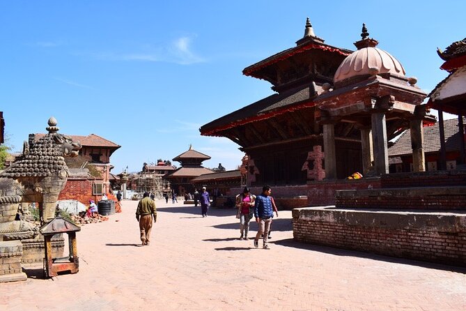 Bhaktapur Old City and Durbar Square Half-Day Tour - Bhaktapur Durbar Square highlights, from Taumadhi to the palace core