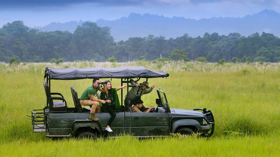 Kathmandu: 4-Day Private Chitwan National Park Safari Tour - Rapti River canoe and the elephant breeding center: the stops that slow things down