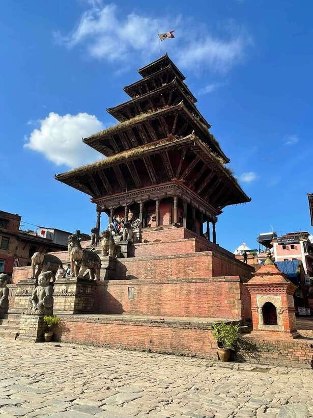 Kathmandu: Bhaktapur and Nagarkot Sunrise to Sunset Tour - The tour flow: how you move from hilltop views to a medieval city