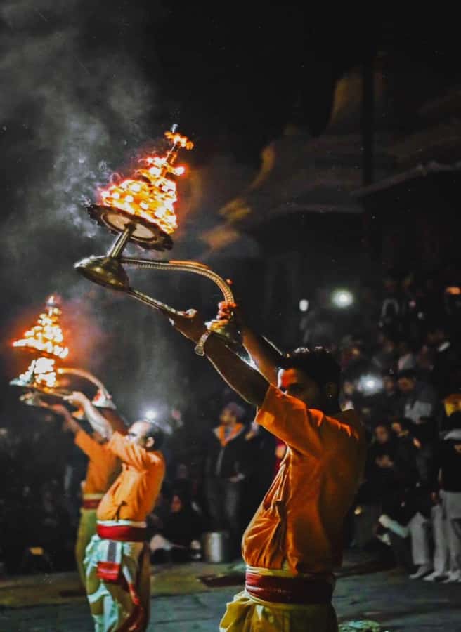 Kathmandu: Pashupatinath Aarati & Cremation Evening Tour - Pashupatinath at night: what the Aarti experience is really like