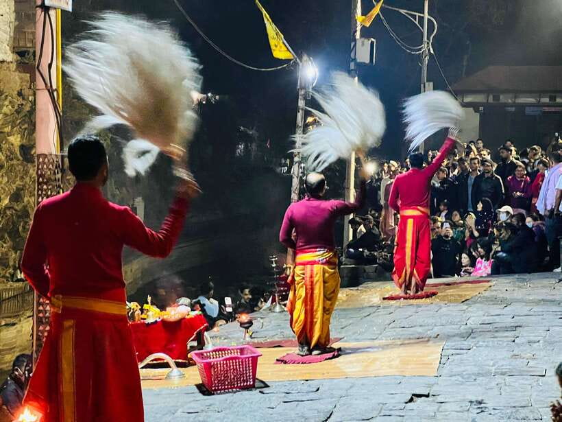 Kathmandu: Pashupatinath Evening Aarati Tour Private/Group - The guided temple complex: what to focus on before the riverbank ceremony