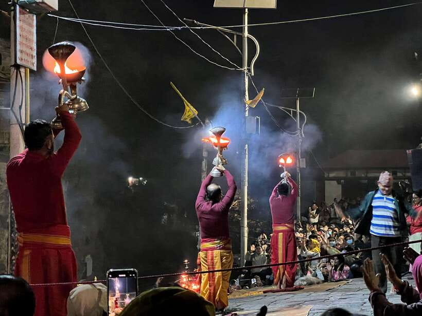 Kathmandu: Pashupatinath Evening Aarati Tour Private/Group - Bagmati River at 6 pm: how the aarati unfolds, and how to stand for it