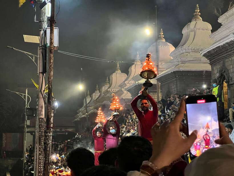 Kathmandu: Pashupatinath Evening Aarati Tour Private/Group - What you should bring: shoes, cash, and a camera plan that won’t stress you out
