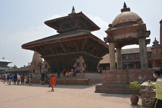 Kathmandu Valley Trek - Day 1 in Chisapani: the overnight teahouse stay and the vibe shift