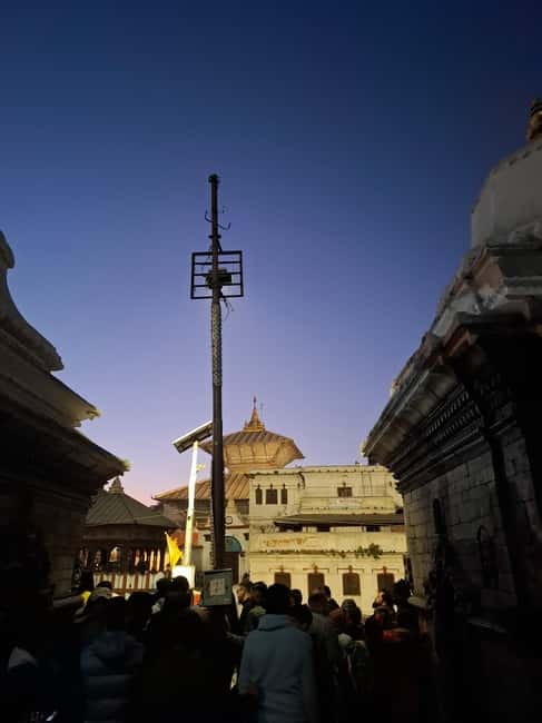 Katmandu: Pashupatinath Open Cremation & Evening Aarati - Pashupatinath at dusk: why this experience feels so real
