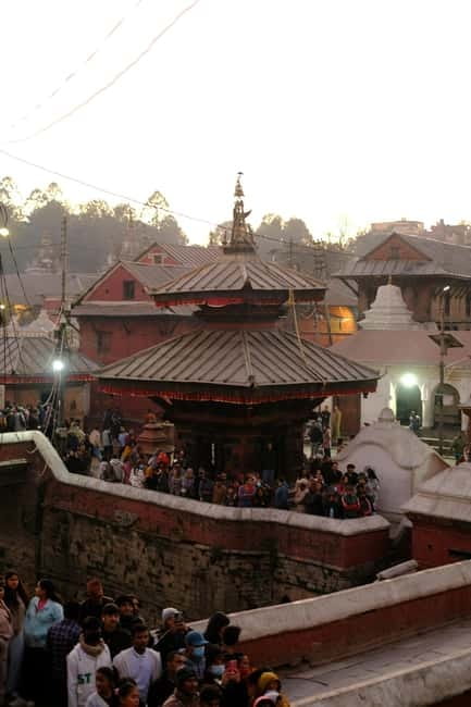 Katmandu: Pashupatinath Open Cremation & Evening Aarati - Open cremation rituals along the Bagmati River: what you should expect to see