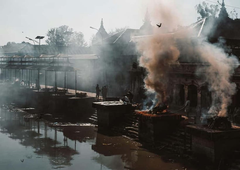 Katmandu: Pashupatinath Open Cremation & Evening Aarati - Photography, clothing, and comfort tips that make the night easier